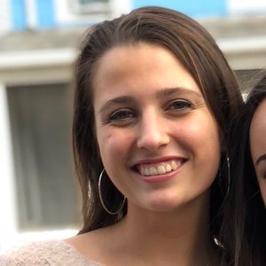 Meet your Posher, Caitlin